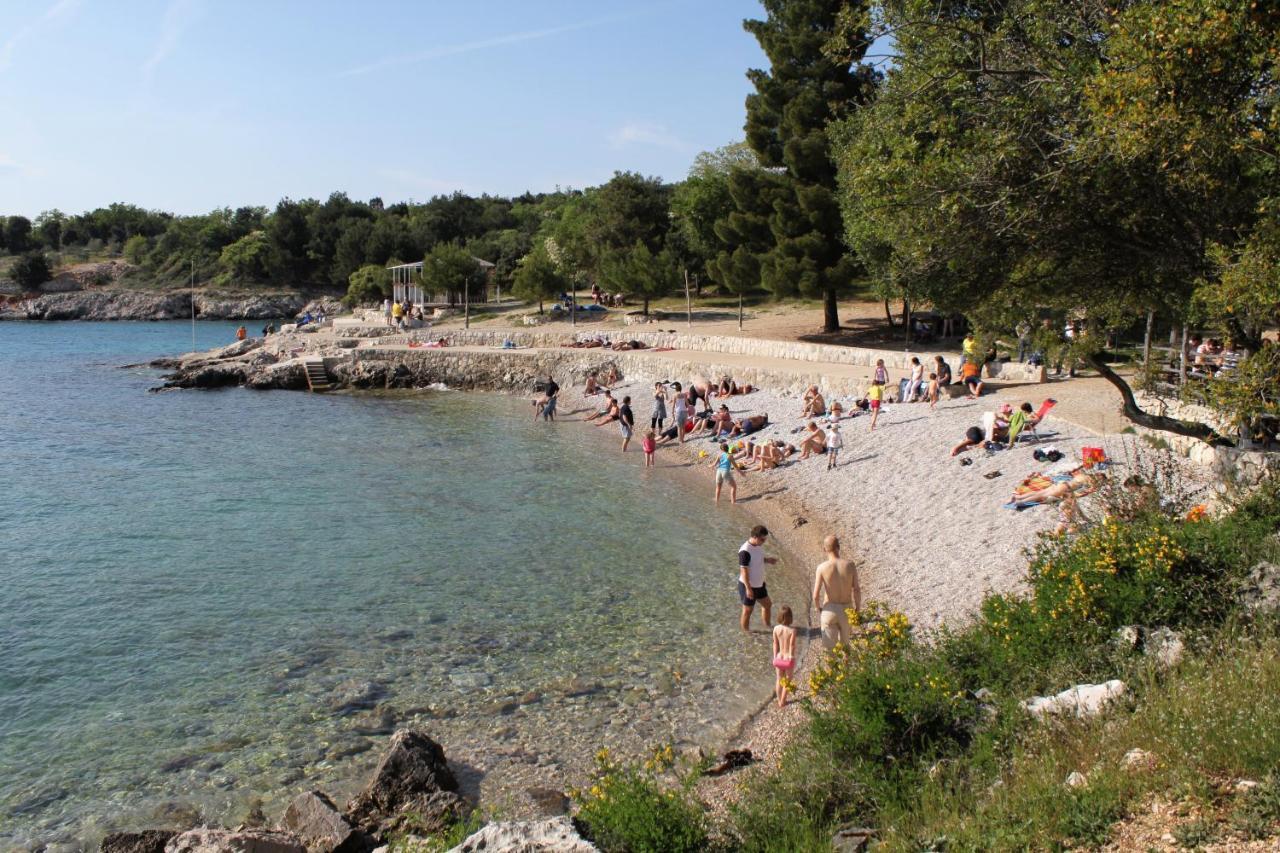 Apartments And Rooms With Parking Space Skrbcici, Krk - 21231 Bagian luar foto