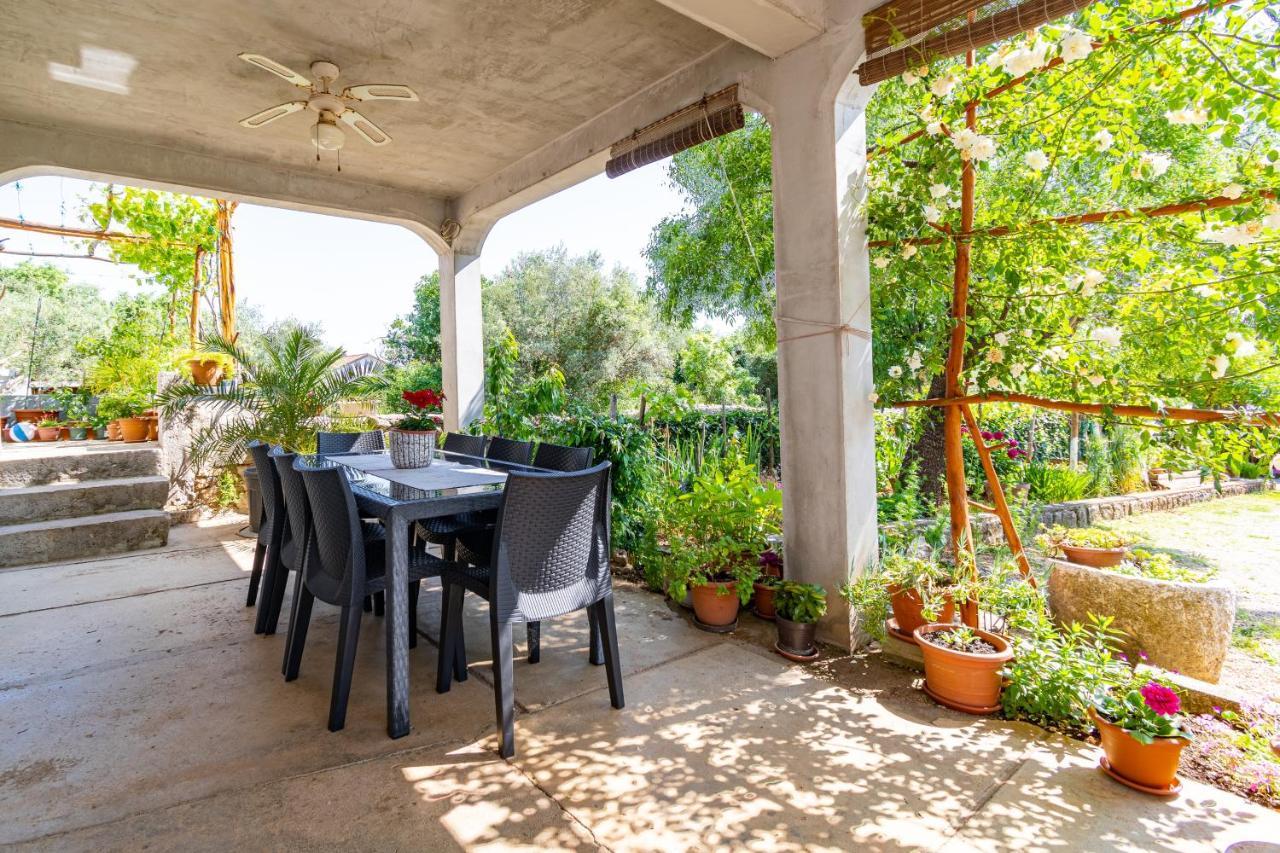Apartments And Rooms With Parking Space Skrbcici, Krk - 21231 Bagian luar foto