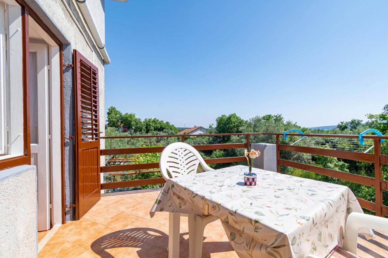 Apartments And Rooms With Parking Space Skrbcici, Krk - 21231 Bagian luar foto