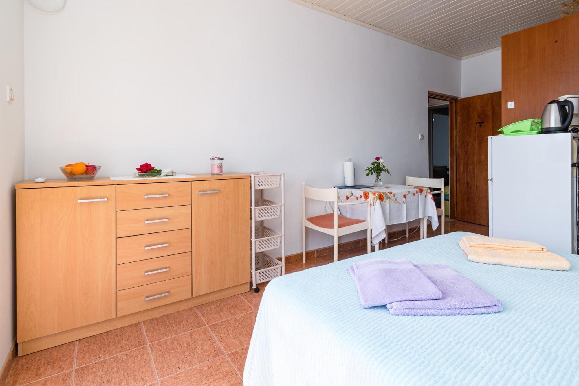 Apartments And Rooms With Parking Space Skrbcici, Krk - 21231 Ruang foto