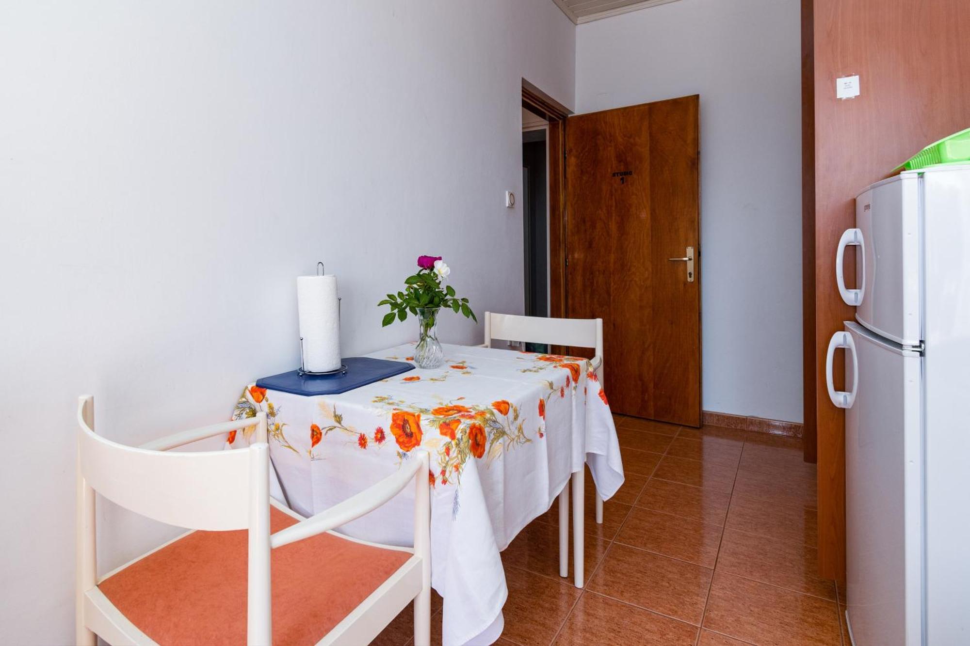 Apartments And Rooms With Parking Space Skrbcici, Krk - 21231 Ruang foto